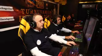 Lokman Çağırıcı, gençlerle PUBG oynadı