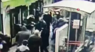 Tramvayda 'gücün yaşlı adama mı yetiyor' diyerek vurdu