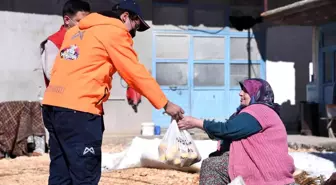 Büyükşehir Belediyesi, 3 ilçede vatandaşa 10 ton limon dağıttı