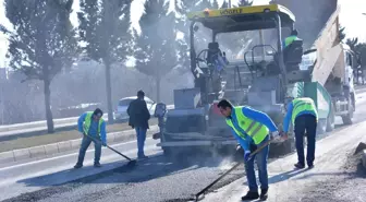 Malatya Büyükşehir Belediyesi, Eski Malatya Yolunda asfalt çalışmalarını sürdürüyor