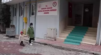 Evdeki perdeyi elbiseye dönüştürdü şimdi yeni tasarımların peşinde