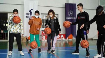 'Biz Bir Takımız' projesi Manisa'da devam ediyor