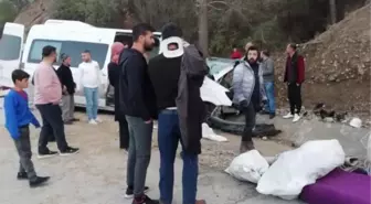 Minibüs ağaca çarptı: 1'i ağır, 4 yaralı