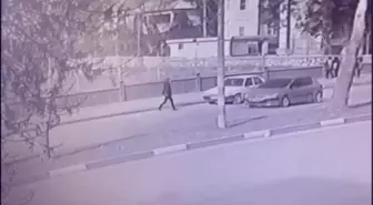 KAHRAMANMARAŞ - Elbistan'da otomobilin çalınma anı güvenlik kamerasında