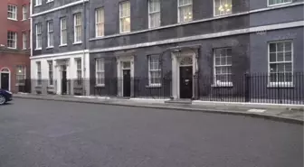 İngiltere Başbakanı Johnson, Rusya'ya yönelik yaptırımların ilk bölümünü açıklamak üzere '10 Numara'dan ayrıldı