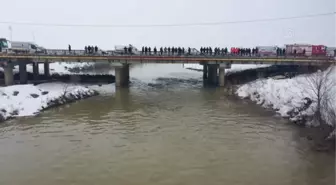 Karasu Nehri'ne düşen lise öğrencisini arama çalışması devam ediyor (2)