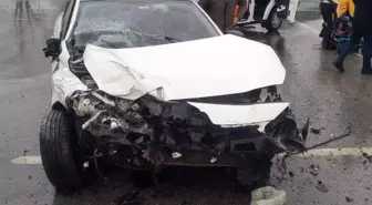 Kırklareli'nde işçi servisi ile otomobilin çarpıştığı kazada 6 kişi yaralandı