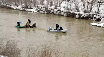 Muş'ta Karasu Nehri'ne düşen lise öğrencisini arama çalışmalarına ara verildi