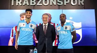 Trabzonspor, Evrard Kouassi ve Emrehan Gedikli için imza töreni düzenledi