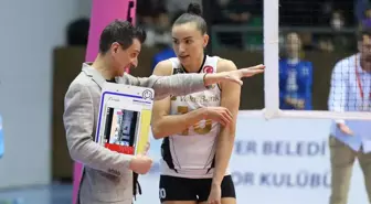 Lider VakıfBank, Sarıyer deplasmanında set vermedi