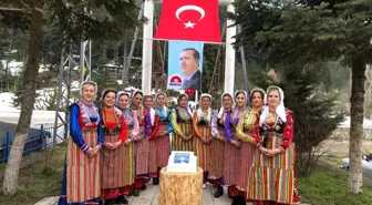 Son dakika... Yöresel kıyafetlerini giyip kliple Cumhurbaşkanı Erdoğan'ın doğum gününü kutladılar