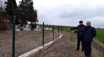 Son dakika... Mezarlık demirlerini çalan hırsızlara muhtardan tepki, 'Diriye saygıları yok ki ölüye saygıları kalsın'