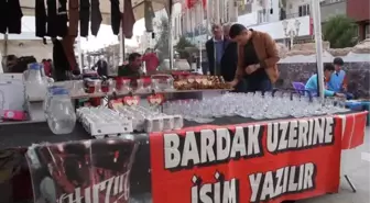 Şehir şehir gezerek cam işleme sanatındaki hünerini gösteriyor