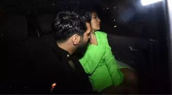Aşkları Belgelendi! Mekana El Ele Geldiler