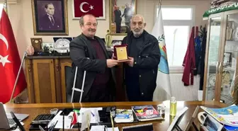 Başkan Temel'den emekli personele plaket