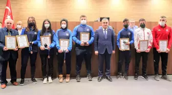 Belediyeden başarılı sporculara ödül