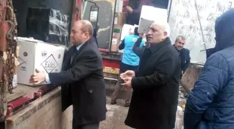 Kamplarda yaşayan vatandaşlara giyecek yardımı