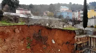 Kartal'da şiddetli yağış inşaatta toprak kaymasına neden oldu