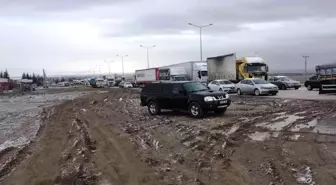 Kulu'da kar yağışı ve buzlanma ulaşımı aksatıyor