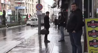 Vatandaşların önemli bölümü açık havada maske takmayı sürdürdü