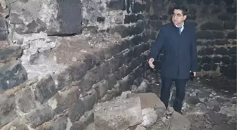 DİYARBAKIR SURLARINDA DEFİNECİ VE MADDE BAĞIMLILARIN TAHRİBATI