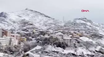 TUNCELİ'DE 140 KÖY YOLU KARDAN KAPANDI