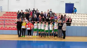 Futsal müsabakalarında Sinop TOKİ Şehit Fatih Erer Ortaokulu birinci oldu