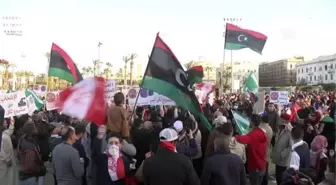 Libyalılar ülkede seçimlerin düzenlenmesi talebiyle gösteri düzenledi