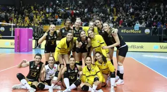 Son dakika haberleri! Lider VakıfBank kazanmaya devam ediyor