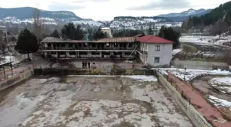 Son dakika... 11 öğrencinin kaldığı tesiste gece vakti korkutan yangın