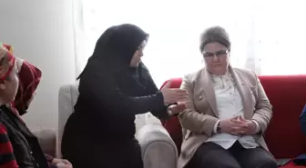 Aile ve Sosyal Hizmetler Bakanı Yanık, öldürülen üniversite öğrencisi Azra'nın ailesini ziyaret etti