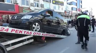 Bakan Yanık'ın ziyareti sırasında başkanın makam aracına çarptılar