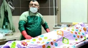 Gassal kendini aştı! Morgda cenazeyle poz verip 'görevimizin başındayız' dedi! Tepki yağdı