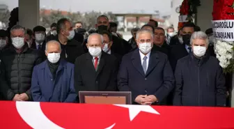 Son dakika... Kılıçdaroğlu, Yargıtay 4. Hukuk Dairesi Onursal Başkanı Bilal Kartal'ın cenaze törenine katıldı