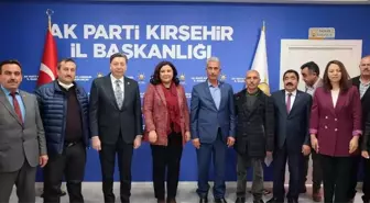 AK Parti Kırşehir teşkilatında yeni üyelere rozet takıldı