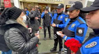 Taksim'de kadınlara karanfil sürprizi, KADES tanıtıldı