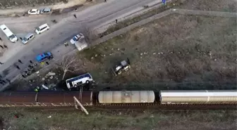 Kırklareli'nde yük treni, işçileri taşıyan servise çarptı: 27 yaralı var