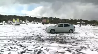 Çeşme'ye bu kez deniz için değil kar için gittiler