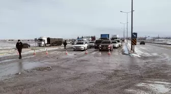 Antalya-Konya kara yolu kar nedeniyle ulaşıma kapatıldı