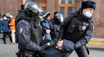 Ruslar, Ukrayna savaşı protestolarını 'emoji'lerle duyuruyor: Maksat, sansüre takılmamak!