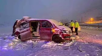 Son dakika haberi | Tırla minibüs çarpıştı: 1 ölü, 5 yaralı