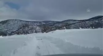 Araçları kara saplanınca mahsur kalan 3 paraşütçü kurtarıldı