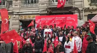 MİLLİ SPORCULAR İSTİKLAL CADDESİ'NDE İSTİKLAL MARŞI'NI OKUDU