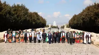 Türkmen Alevi Bektaşi Vakfı'ndan Anıtkabir'e ziyaret