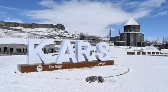 Kars'ta tarihi mekanlar beyaza büründü