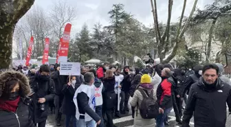 Sağlık çalışanları Kadıköy'de eylem düzenledi