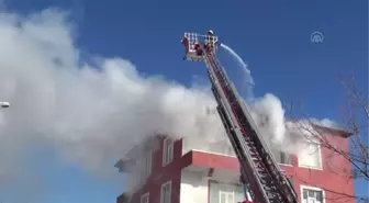 Son dakika... Yozgat'ta çıkan yangında 4 katlı binanın çatısı kullanılamaz hale geldi