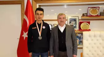 Başarılı sporcuya kaymakam ve başkandan destek