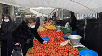 Kar yağışından dolayı sevkiyatı yapılamayan meyve ve sebzelerin fiyatları arttı