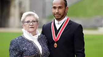 Lewis Hamilton, annesinin de soyadını almak için ismini değiştiriyor